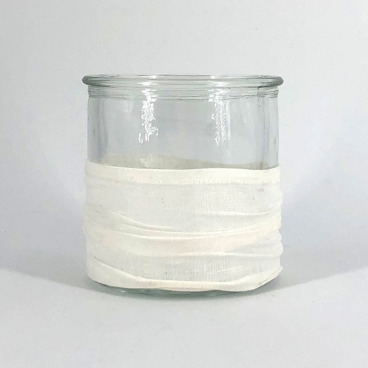 Windlicht aus Glas, mit Stoffbezug