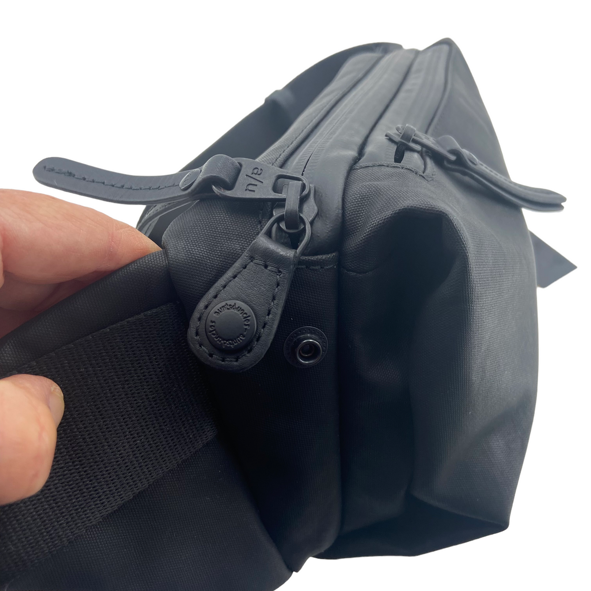 Aunts &amp; Uncles HIMEJI Japan Gürteltasche black