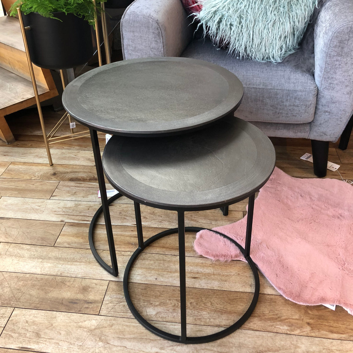 Couchtisch Aluminium Sandguss schwarz