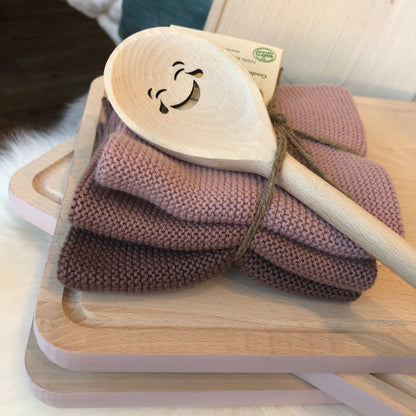 Holzlöffel mit lachendem Gesicht und Tränen