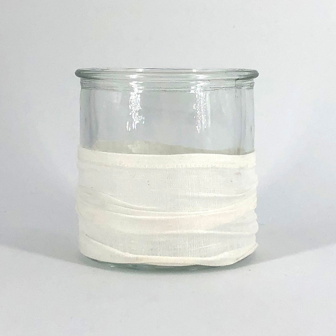 Windlicht aus Glas, mit Stoffbezug