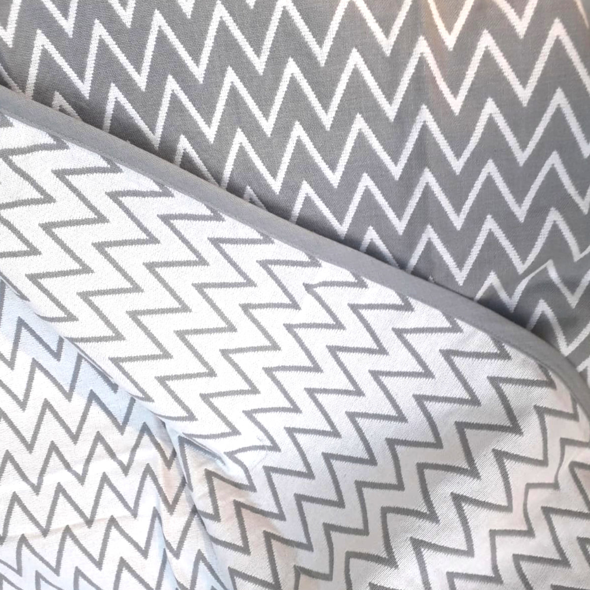 Ørskov Decke Zig Zag 140x260 in grau/weiß