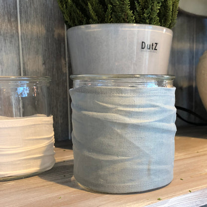 Windlicht aus Glas mit Stoffbezug grau