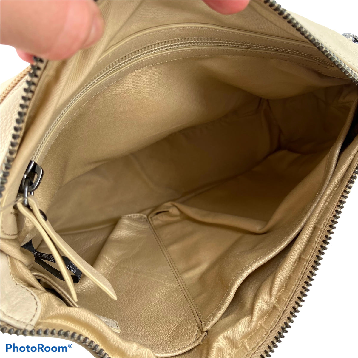 Burkely LUSH LUCIE Schultertasche klein beige sand