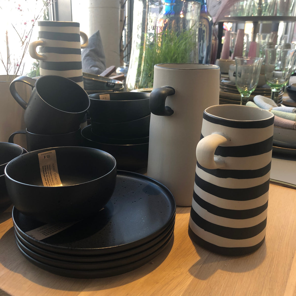 ASA Selection RAYU Vase klein natur mit schwarzen Henkeln
