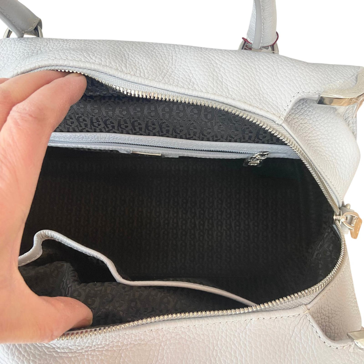 Aigner KAIA Handtasche hellgrau