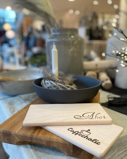 Frühstücksbrettchen mit Gravur "Coffeeholic“