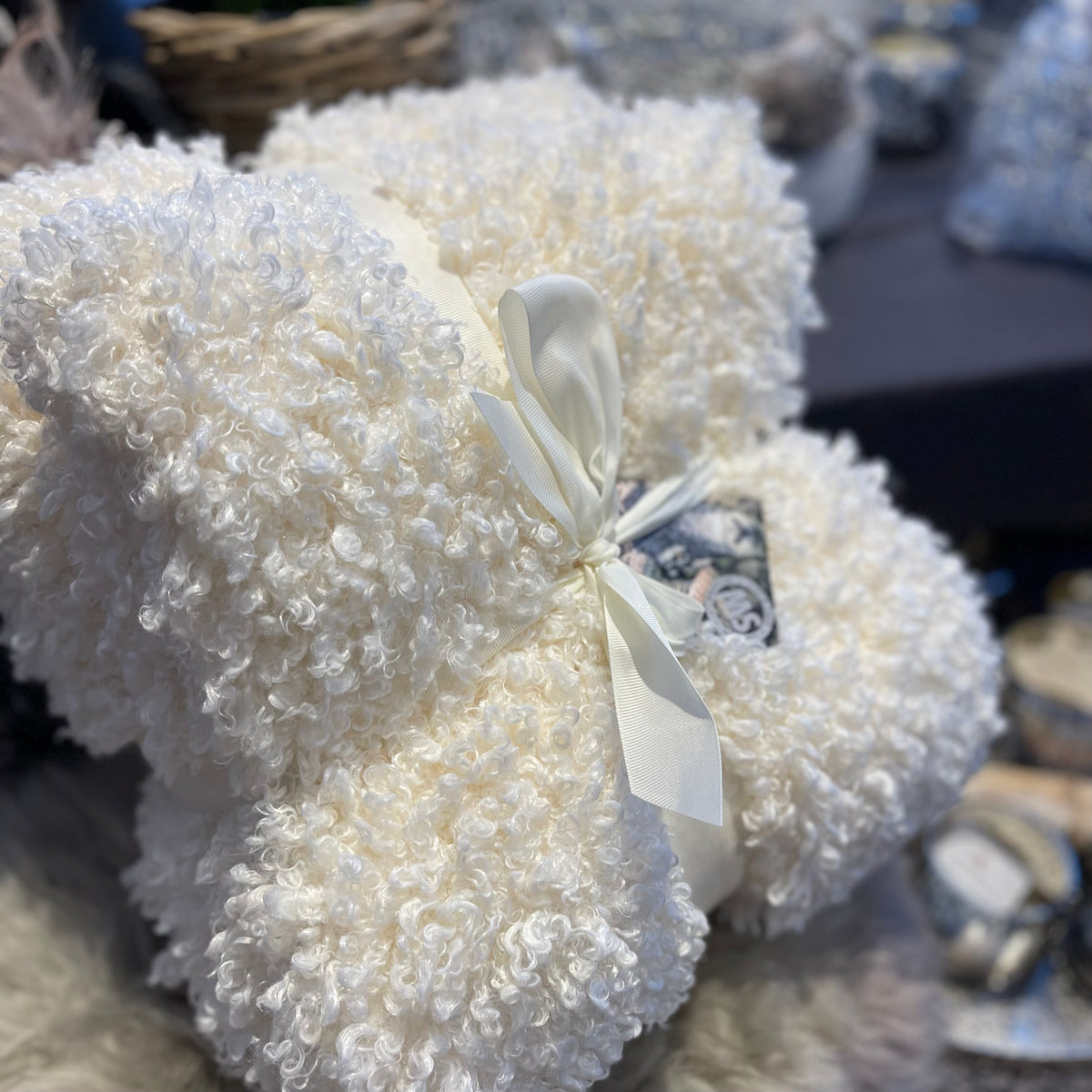 Skinnwille Plaid Webpelzdecke ULLI Teddyfell-Optik weiß